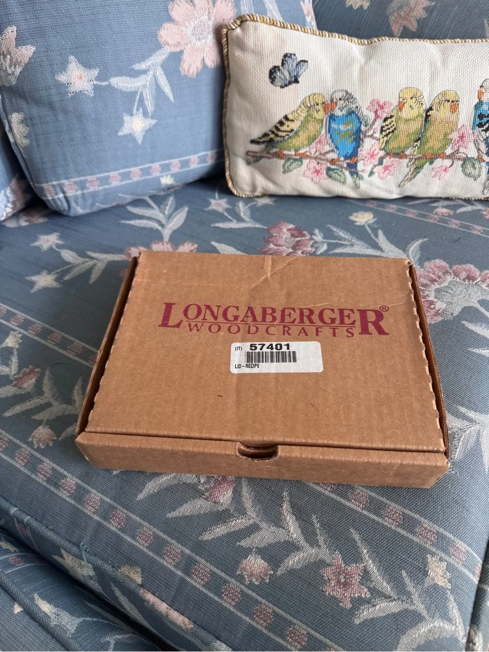 Longaberger Woven Basket with Floral garter - Recipe Cards - plastic liner - lid